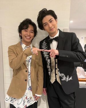 Seishirou Katou Instagram - たくさん写真は撮ってますでも、
今日はこの人とでしょ！！！！！！

KENMUSIC
(KENRADIO preparty)
 
 
🎵 闇が広がる『エリザベート』
🎵 世界の王『ロミオ&ジュリエット』
🎵 蕾 (コブクロ)
　
その他にもありますが
一緒に歌えて…
　

まさかこんな形で
元ルドルフ 元子ルドルフ の2人で、あの"ヤミヒロ"を歌えるなんて思ってもみなかったし、

客席から見てたロミオの隣に、
ベンヴォーリオとして立てるだなんて。
 
 
引っ張っていただきました。
ありがとう… 本当に楽しかったです

とかなんか今日で終わりな感じ出してますけど
明日もね？ありますからね？
改めて宜しくお願いしますー！！＾＾
@yuta_furukawa_official 
 
#エリザベート #闇が広がる #トート #ルドルフ #子ルドルフ
#ロミオアンドジュリエット #世界の王 #ベンヴォーリオ
#コブクロ #蕾 
#kenmusic #kenradio #preparty
#研音 #45周年　
#古川雄大  #加藤清史郎 @lufon_official
