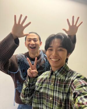 Seishirou Katou Instagram - "最高の教師の問題児集団"でも
"相楽ら"でもなく、
 
僕にとっての大切な仲間たちと集まれたので、
写真のお裾分けです＾＾ (欠席者1人)
 
 
そして数日後、偶然バッタリできた優輝との2shotも。
 
発熱で欠席したことについて
 
「疑われてるかもしれないけど、本当だからね！
待って、あの日マネージャーさんに送った体温計の写真があるはず… 
ほらぁっ！本当でしょ？？！！ 本当に行きたくてギリギリまで悩んだんだから…」
 
と写真を見せてくれる可愛い可愛い彼でした笑
 
3枚目は
#瓜生を向坂と相楽で詰めてみた です。笑 
 
 
#浅野竣哉 @asano_shunya 
#山時聡真 @soma_santoki_official 
#橘優輝 @yuki_tachibana_official 
#加藤清史郎
#ちなみにグループ名は #3Dの端くれ
#あと聡真絶対また身長伸びた