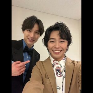 Seishirou Katou Instagram - 『KENRADIOの時間』
ありがとうございました〜！！
 
同じ事務所で共に闘う仲間だからこそ、なかなかこんな機会ないだろうなぁと思ったので、

記念に、ちょっと頑張って、
写真たち撮ってきました〜
　
　
1枚目 まずはプチ集合写真から
@asahi_ito_official @noritaka_hamao 
　
　
2枚目 竜星くん&いっくん
竜星くん @ryo_ryusei は約12年ぶりでしたー
そしていっくん @ikusaburo_yamazaki もなんだかんだで久しぶりで、今回、MC一緒に担当させていただけたり、最後は横に並んで歌えて嬉しかった…
　
　
3枚目 宏々路ちゃん&来泉ちゃん @kurumi_inagaki 
　　
　
4枚目 蒼汰くん @fukushi_sota_official 
渉くんとカイくんですね、えもえもですね。
　　
　
5〜7枚目 ひよりちゃん @hiyori_sakurada_official 
うん、3コマ漫画みたい笑笑
　
　
8枚目 愛ちゃん @ai_yoshikawa_official 
このお方はなんと15年ぶりです笑笑
 

9枚目 花恋ちゃん @karen_otomo 
ブレちゃってるけど僕はこの写真好き笑

　
ラスト 芽育ちゃん @mei_hata_official 
垢抜けた、
相楽琉偉と伴ひかり #最高の教師 #最高の生徒 
ってことにしましょっか＾＾
　
　
#福士蒼汰 #山崎育三郎 #伊藤あさひ #古川雄大 #濱尾ノリタカ
#大友花恋 #桜田ひより #吉川愛 #畑芽育 #明日海りお #平澤宏々路 #稲垣来泉
#kenradioの時間 #研音 #45周年 
@lufon_official #加藤清史郎