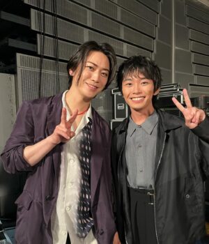 Seishirou Katou Instagram - ・
『The Music Day』
ありがとうございました。
平井堅さんの『瞳をとじて』を歌わせていただきました。
色々書きたいこと、載せたい写真は他にもあるのですが
まずは！

大好きな2人に会えて
ご満悦な僕をご覧下さい。笑

※どちらもお二人がupしていた写真とは違う
アザーカットです:)
 
 
@k_kamenashi_23 #亀梨和也 
@minarai_artist #京本大我

@musicday_official 
#THEMUSICDAY
#TMD2024
#平井堅 #瞳をとじて #加藤清史郎