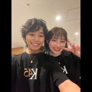 Seishirou Katou Instagram - 『KENRADIOの時間』
ありがとうございました〜！！
 
同じ事務所で共に闘う仲間だからこそ、なかなかこんな機会ないだろうなぁと思ったので、

記念に、ちょっと頑張って、
写真たち撮ってきました〜
　
　
1枚目 まずはプチ集合写真から
@asahi_ito_official @noritaka_hamao 
　
　
2枚目 竜星くん&いっくん
竜星くん @ryo_ryusei は約12年ぶりでしたー
そしていっくん @ikusaburo_yamazaki もなんだかんだで久しぶりで、今回、MC一緒に担当させていただけたり、最後は横に並んで歌えて嬉しかった…
　
　
3枚目 宏々路ちゃん&来泉ちゃん @kurumi_inagaki 
　　
　
4枚目 蒼汰くん @fukushi_sota_official 
渉くんとカイくんですね、えもえもですね。
　　
　
5〜7枚目 ひよりちゃん @hiyori_sakurada_official 
うん、3コマ漫画みたい笑笑
　
　
8枚目 愛ちゃん @ai_yoshikawa_official 
このお方はなんと15年ぶりです笑笑
 

9枚目 花恋ちゃん @karen_otomo 
ブレちゃってるけど僕はこの写真好き笑

　
ラスト 芽育ちゃん @mei_hata_official 
垢抜けた、
相楽琉偉と伴ひかり #最高の教師 #最高の生徒 
ってことにしましょっか＾＾
　
　
#福士蒼汰 #山崎育三郎 #伊藤あさひ #古川雄大 #濱尾ノリタカ
#大友花恋 #桜田ひより #吉川愛 #畑芽育 #明日海りお #平澤宏々路 #稲垣来泉
#kenradioの時間 #研音 #45周年 
@lufon_official #加藤清史郎