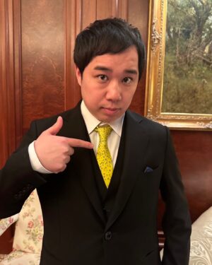 Seiya Instagram - ロメコング師匠（見取り図盛山さん）にいただいたエルメスのネクタイ😊