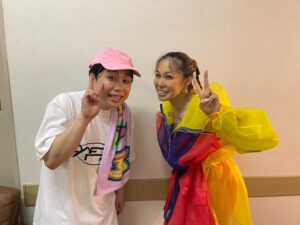 Seiya Instagram - なんとAIさんのツアーの初日にサプライズゲストで一緒に歌わせてもらいました！
AIさんのコンサートは演者もお客さんも最高のhappyに溢れてました！
AIさんありがとうー！！😊😊無事ツアー回れますようにー！
#アルデバラン
#AI