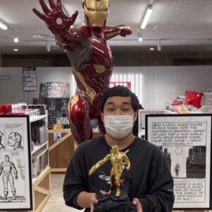 Seiya Instagram - いっちょ気合いを入れまして、日本に99体しかいない金のアイアンマン購入しました！！しばらく晩飯は刺身のツマしか食いません
MARVELStore 池袋サンシャインシティ店は明日からオープンです！
#マーベルファン待望
#アイアンマン大好き