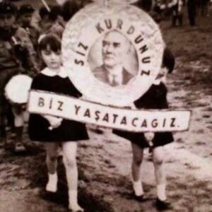 Selçuk Yöntem Instagram - 23 Nisan Ulusal Egemenlik ve Çocuk bayramı kutlu olsun.