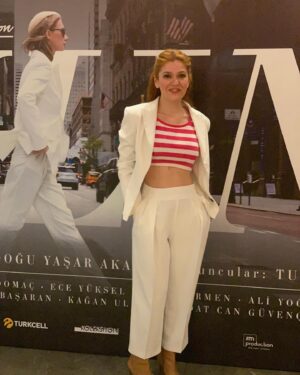 Selen Domaç Instagram - #AdıAylin Nisan ayında @zorlu_psm’de 🖤 love this game