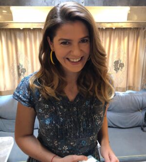 Selen Domaç Instagram - O la la Refika 🤗🎬⭐️ @kocayalanlar  #kocakocayalanlar 
#set#karavangünlükleri