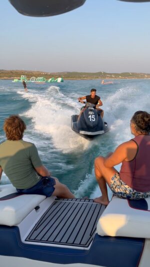Selim Bayraktar Instagram - Surfing connects people🏄🏼🏄🏼🏄🏼