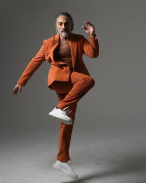 Selim Bayraktar Instagram - En az 10 sorti.Büyük usta @tameryilmaz1 daha ilk atışta vurdu hedefi…amaaa 10’un dokuzu anca vurdu bu domuzu. Turuncular da @emreerdemoglu 🤙 kokpitte @bulendi