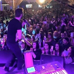 Selim Gülgören Instagram - Şarkılarımızı hep birlikte bir ağızdan söylemek mutluluk verici, bir çok şehirde bu mutluluğu sizlerle yaşıyorum ve yaşamaya devam edeceğim, konserlere tam gaz devam ediyoruz
Menajerlik @selimgulgorenmuzik 

#selimgulgoren #selimgülgören #müzik #sahne #konser #performans #selimgülgören
