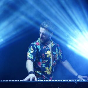 Selim Gülgören Instagram - @selimgulgorenmuzik #producer #music #arranger
