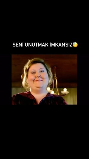 Selim Gülgören Instagram - 1990’lı Yıllarda meşhur olan bu şarkıyı hatırlayanlar mutlaka vardır!!! Bu video’da oyunculuğuyla yer alan “Binnaz” yani gerçek adı “Hale” benim rahmetli ablamdır ve bugün eğer sizlerin karşısındaysam önce Yüce Allah ve ondan sonra tüm emekleriyle beni bu sektöre hazırlayan bitanecik ablamdır🌹😓Bugünün benim için çok farklı bir yeri vardır. Aslında ölüm tarihi yada doğum tarihi değil ama oda bende özel kalsın🌹Bu arada klibin asıl kahramanı #Ciguli beni ilk plak şirketiyle tanıştıran bir akordiyon virtiözüdür. Oda rahmetli oldu ikiside benim için çok değerli #Allahrahmeteylesin sizleri unutmayacağım🌹Klipte ablamın yanındaki yeşil pijamalı çocukta  benim🌹 Sosyal medya hesabıma her girdiğimde onu görmek istediğim için bu video’yu paylaşmak istedim🌺 Sizleri çok seviyorum herkese iyi akşamlar🌹
.
.
.
#selimgülgören #şarkıcı #oyuncu #müzisyen #binnaz #ciguli #90lar #nostalji #eskişarkılar #instagram #instagood #instalike #instareels