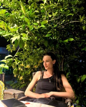 Selin Kahraman Instagram - 🎵Adana’ya gidek miiii??Kebabından yiyek miiii!!!?❤️‍🔥😍🔥🔥