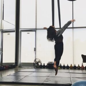 Selkie Hom Instagram - Sometimes when your world just won’t stop spinning... just embrace it and spin the world ;) Teaching @thisisorganic at #wildmanathletica.  Song by the incredible @teamezy
