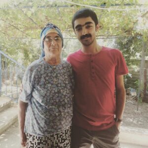 Selman Ünlüsoy Instagram - Neneciğim (babaanem) gideli 2 yıl oldu bugün. Özlemle sevgiyle anıyorum... #tb #grandmother