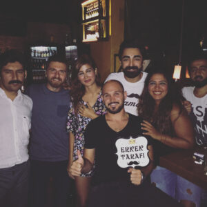 Selman Ünlüsoy Instagram - Bekarlığa veda ettik... 👋🤵🏻 Güzel dostlar biriktirmişim iyi ki varsınız.... #baharselmanevleniyor
