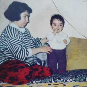 Selman Ünlüsoy Instagram - "Anne her şeydir" O bir anneden çok daha fazlası. Anneler günün kutlu olsun çiçeeemm. İyi ki varsın. 😘❤️🤲