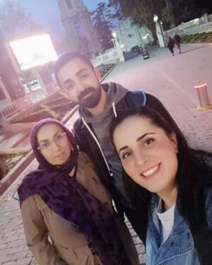 Selman Ünlüsoy Instagram - Varlıkları ile bizi biz yapan, sabırları ve sevgileri ile dünyayı daha güzel bir yere çeviren tüm kadınların kadınlar gününü kutluyorum. Beni ben yapan emekleri ödenmeyecek olan annem ve eşimin de ayrıca emekçi kadınlar gününü kutlarım. İyi ki varsınız. 😍✌ #woman #8mart