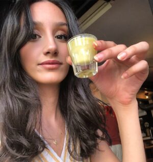 Semiha Bezek Instagram - Tahmini ne zaman her sey normale dönmeye baslar?
Zencefil shotimi o günlere kaldiriyorum 🍋