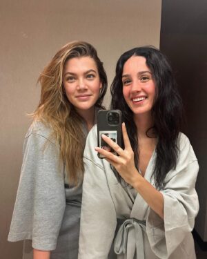 Semiha Bezek Instagram - 2 günde #yenibirben programıyla o kadar mest olduk ki 🥲💘 yıllardır hayalini kurduğumuz o ‘İstanbul’a yakın spa‘ kaçışını da hakkıyla yapmış olduk 🤍
#reklam
