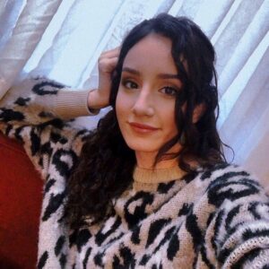 Semiha Bezek Instagram - Ona bilmedigi bir sey soyleyin ..