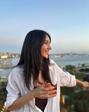 Semiha Bezek Instagram - #negroniweek 🍒