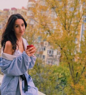 Semiha Bezek Instagram - Sakin ol  champ.. evdeyim