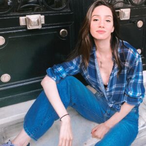 Semiha Bezek Instagram - “ havalar nasil olursa olsun bizim havamiz güzel olsun “ 👩🏻‍🎤