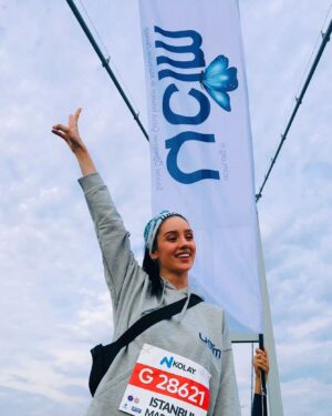 Semiha Bezek Instagram - Bu sene 44.sünü gerçekleşen olan N KOLAY İSTANBUL MARATONU'nda  UCİM saadet öğretmen çocuk istismarı ile mücadele derneğini desteklemek için ben de vardim. Saadet Öğretmen Çocuk İstismarı ile Mücadele Derneği (UCİM) bu projeden gelen bağışlarla davalardaki hukuki desteğini artırmayı ve çocuklara burs vermeyi hedefliyor. Kampanyaya bağışlarınız ile destek olarak siz de daha çok çocuğa ulaşmamızı sağlayabilirsiniz. Kampanya kodum profilimde linkte yer almakta. Çocuklar konuşacak ucim yanlarında olacak. Kampanya 21 Kasim’a kadar devam ediyor