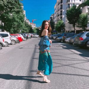 Semiha Bezek Instagram - Kızı Kaştan çıkartabilsin ama kızdan Kaşı çıkartamazsın…