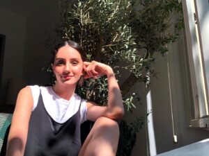 Semiha Bezek Instagram - Tbt olmayan bir fotoğraf koyabildim en sonunda kendimi tebrik ediyorum🦚