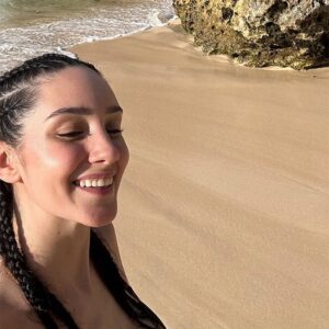 Semiha Bezek Instagram - Singing to an ocean, I can hear the ocean’s roar 🥲