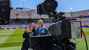 Semra Hunter Instagram - 🏆Back at it with the @daznwomensfootball crew! It was such a pleasure to work alongside the lovely @emmsbyrne and our commentator @chris_sharples10 for the 1st leg of the @wchampionsleague semi-finals between @fcbfemeni and @chelseafcw. Cracking game to boot as the Blues beat the Catalan giants for the first time! Nicely poised ahead of the return leg to see who’s booking their ticket to Bilbao.
.
.
.
#UWCL #WomensFootball #DAZN #ChampionsLeague #Barcelona #SemiFinals #Pitchside #Presenter #Football #RoadToBilbao #Live #Youtube