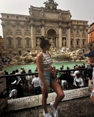 Semra Hunter Instagram - 🇮🇹Rome-ing around.
.
.
.
#Rome #Italy #Colisseum #Colosseo #TreviFountain #FontanaDiTrevi #SpanishSteps #Scalinata #Pantheon #AncientRome #History #Roma #Italia #Travel #Ciao #LaDolceVita #SPQR