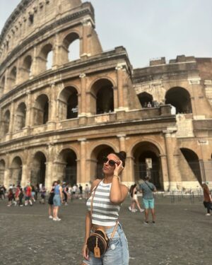 Semra Hunter Instagram - 🇮🇹Rome-ing around.
.
.
.
#Rome #Italy #Colisseum #Colosseo #TreviFountain #FontanaDiTrevi #SpanishSteps #Scalinata #Pantheon #AncientRome #History #Roma #Italia #Travel #Ciao #LaDolceVita #SPQR