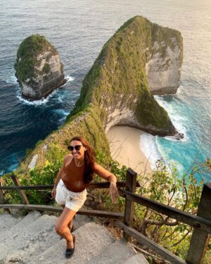 Semra Hunter Instagram - 🇮🇩Bali, part 8: Beach bum
.
.
.
#Bali #Indonesia #Beaches #Sunset #Picturesque #IslandLife #Nomad #ForeverExploring #WorldTravel #LifeOfAdventure #NusaPenida #TravelQueen