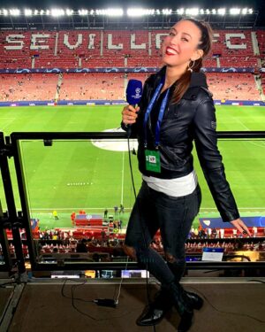 Semra Hunter Instagram - Been watching / covering Spanish football for 15 years, but never had the chance to watch a @sevillafc game live at the Sánchez-Pízjuan until last night. 

Really grateful for it, as it had long been on my bucket list of stadiums to go to…

Because of this. 

It’s really true what they say. One of the best anthems in world football. And it truly gives goosebumps.

Another amazing @championsleague night on @stansportfc with our brilliant crew on the ground and in Sydney.
.
.
.
#UCL #Sevillistas #Arsenal #Football #Spain #Australia #EuropeanNights #Atmosphere #ACapella #Anthem #Sports