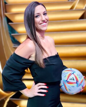 Semra Hunter Instagram - 📸⚽️🌍🏆😀
.
.
.
#WorldCup #WorldCup2022 #Qatar2022 #Football #Tournament #Presenter #India #RedHeels #BlackDress #TV #Sports #WC2022 #Adidas #BestJobInTheWorld