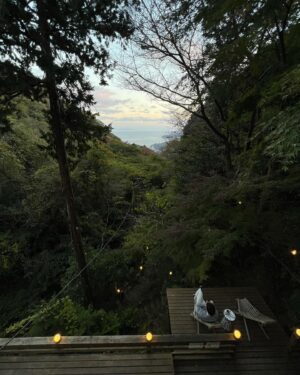 Sen Mitsuji Instagram - Cold enough for long baths✔️Warm enough for evenings on the deck✔️Winning a duck!✔️Thanks for the free trip @airbnb I have no business being this refreshed