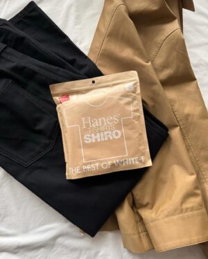 Sen Mitsuji Instagram - 白TといえばのHanesが徹底的にこだわり抜いて作った「Hanes T-SHIRTS SHIRO」は衿幅、シルエットが絶妙で素晴らしく、生地がしっかりしていながらとても柔らかくて、着心地がいい。
環境に配慮した紙素材のパッケージも素敵です。
#PR
#HanesSHIRO
#ヘインズ
@hanes_japan