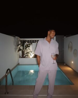 Senna Hounhanou Instagram - What happens in Mykonos, stays in Mykonos ….
@boohoomanofficial