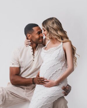 Senna Hounhanou Instagram - mom & dad ⌛️

Photographer : @13ordesandra 
Make-up artist : @oliviacanartistry