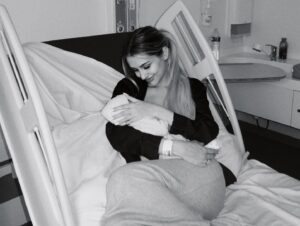 Senna Hounhanou Instagram - Bienvenue au monde notre fils 🤍
04/07/24
Léo 🤍