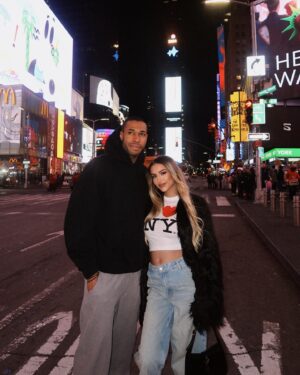 Senna Hounhanou Instagram - 🖤