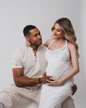 Senna Hounhanou Instagram - mom & dad ⌛️

Photographer : @13ordesandra 
Make-up artist : @oliviacanartistry