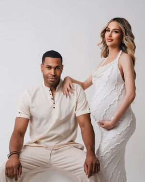 Senna Hounhanou Instagram - mom & dad ⌛️

Photographer : @13ordesandra 
Make-up artist : @oliviacanartistry