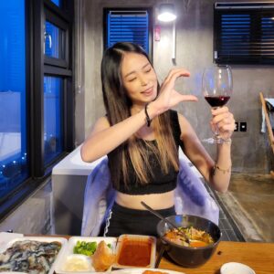 Seo Bo-ra Instagram - 즐거운 여행 💜🧚‍♀️💜🧚‍♀️