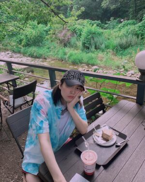 Seo Chul Goo Instagram - 지가 나가자 해놓고 표정관리 못하네 😇😇 #더위조심