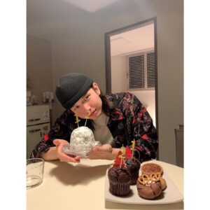 Seo Chul Goo Instagram - 너무 많은 사랑 속에 조용하지만 풍족한 생일을 보내고 있네요 🧡 우리 조금만 더 화이팅 #1221