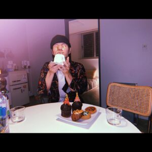 Seo Chul Goo Instagram - 너무 많은 사랑 속에 조용하지만 풍족한 생일을 보내고 있네요 🧡 우리 조금만 더 화이팅 #1221